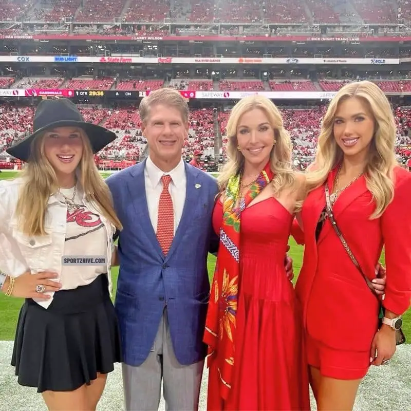Clark Hunt with his wife, Tavia Shackles and daughters